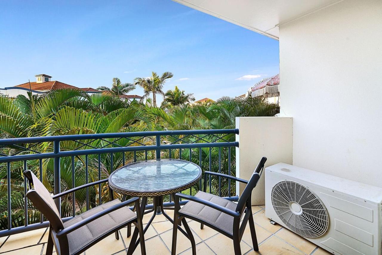 Golden Riviera Absolute Beachfront Resort Gold Coast