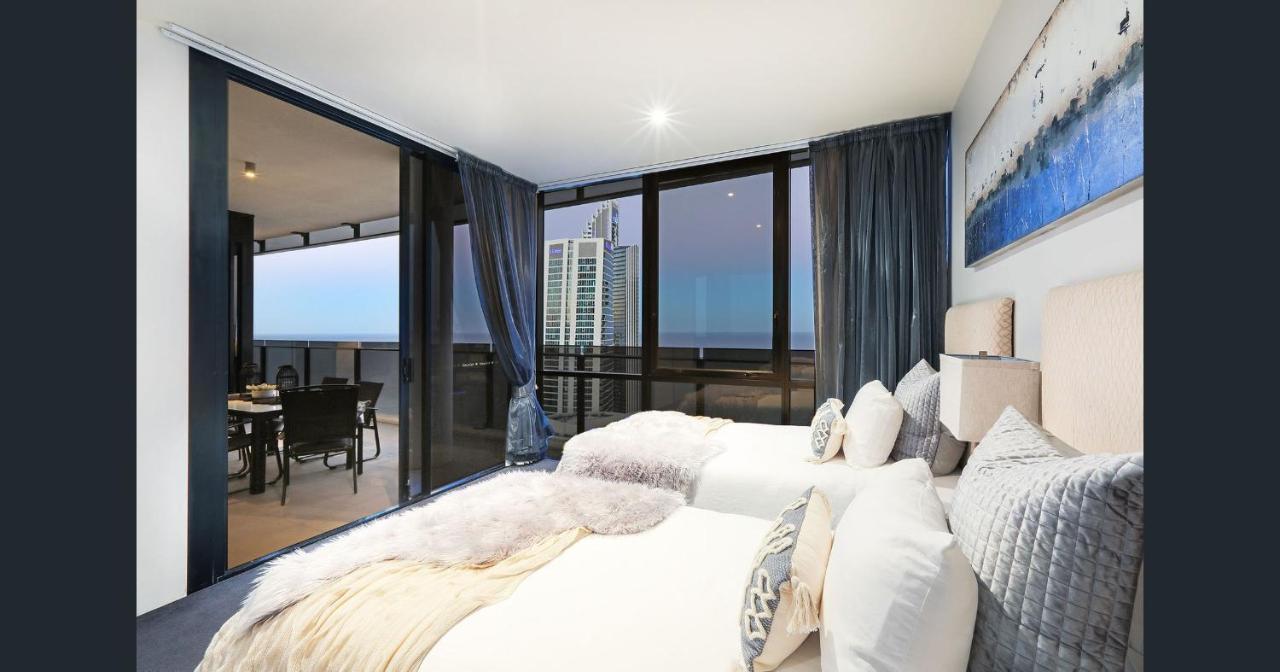 Cavill Avenue Luxury Private Apartment *