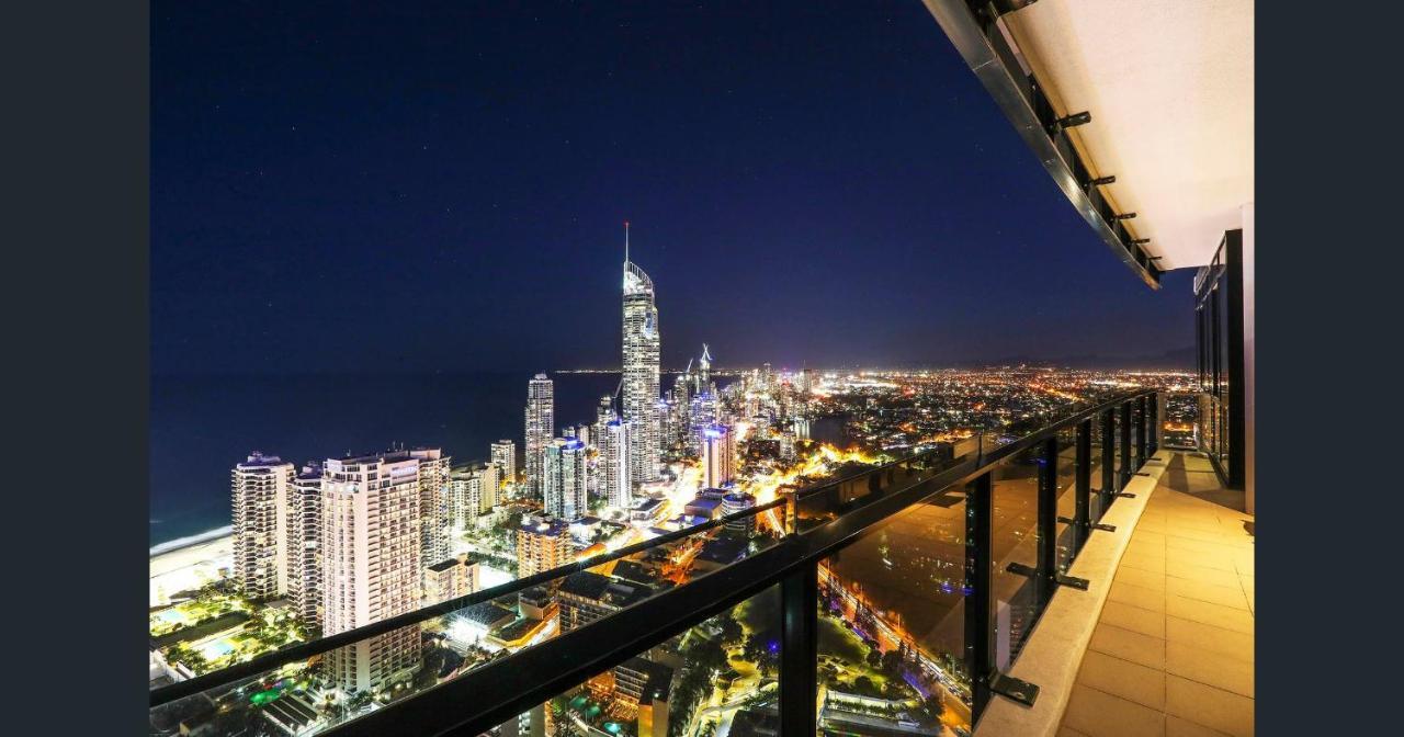Cavill Avenue Luxury Private Apartment *