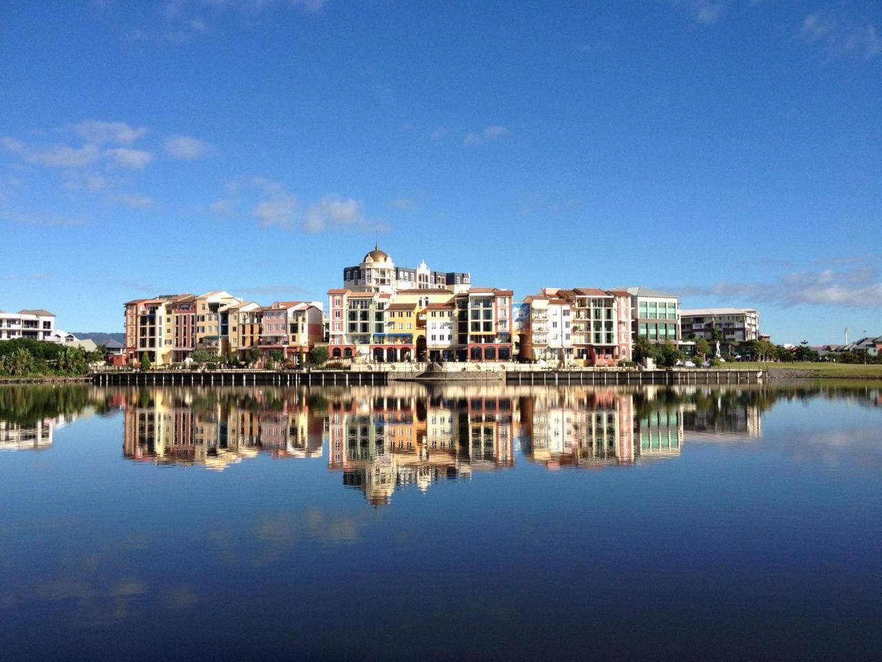Villa Emerald Lakes Retreat