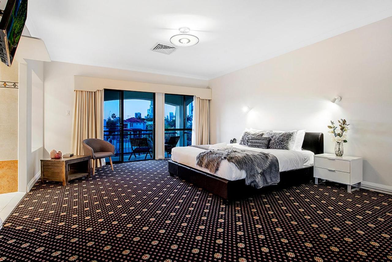 Holidays House Almafi Drive Surfers Paradise * Gold Coast