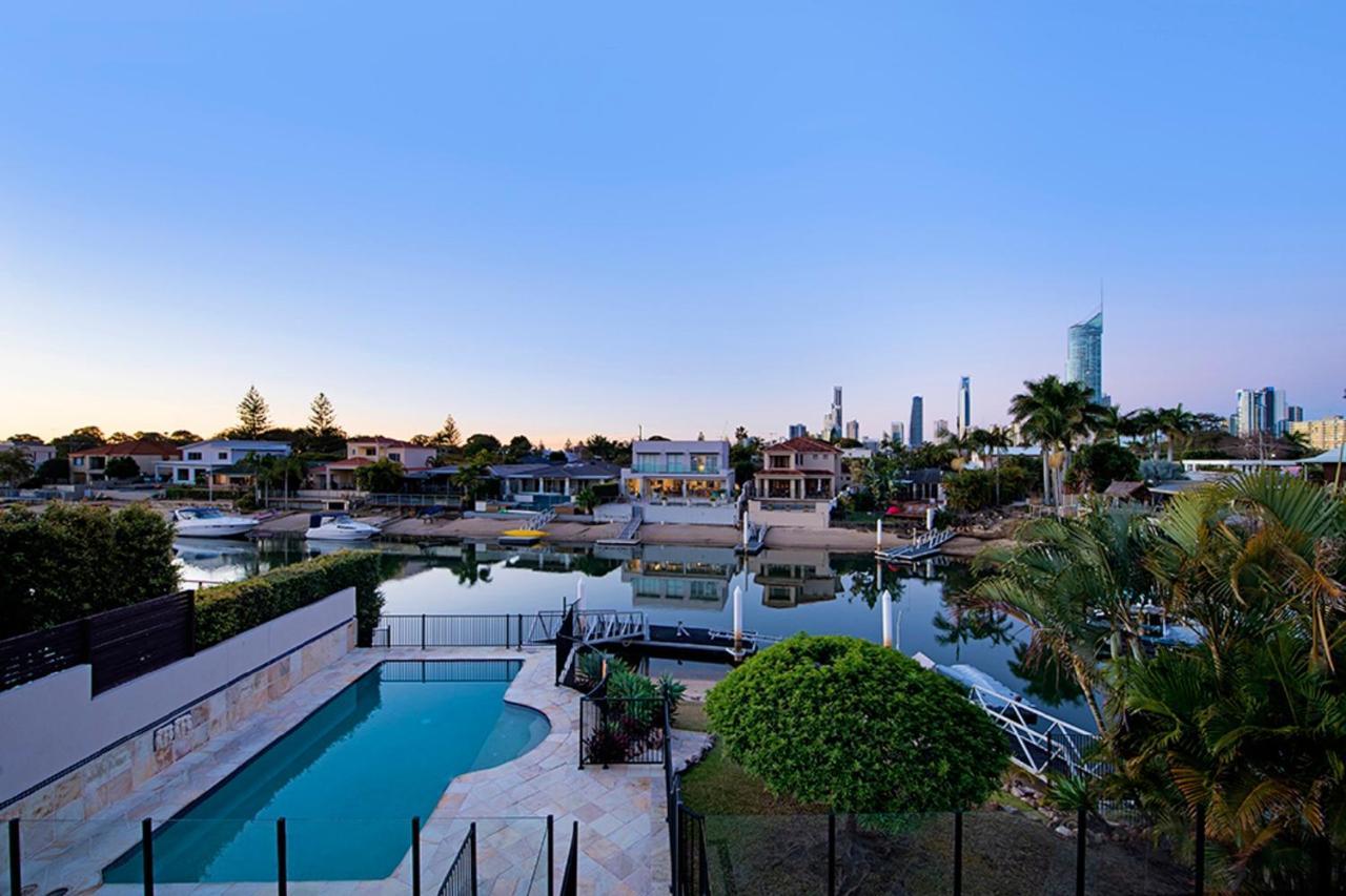 Holiday home Holidays House Almafi Drive Surfers Paradise *