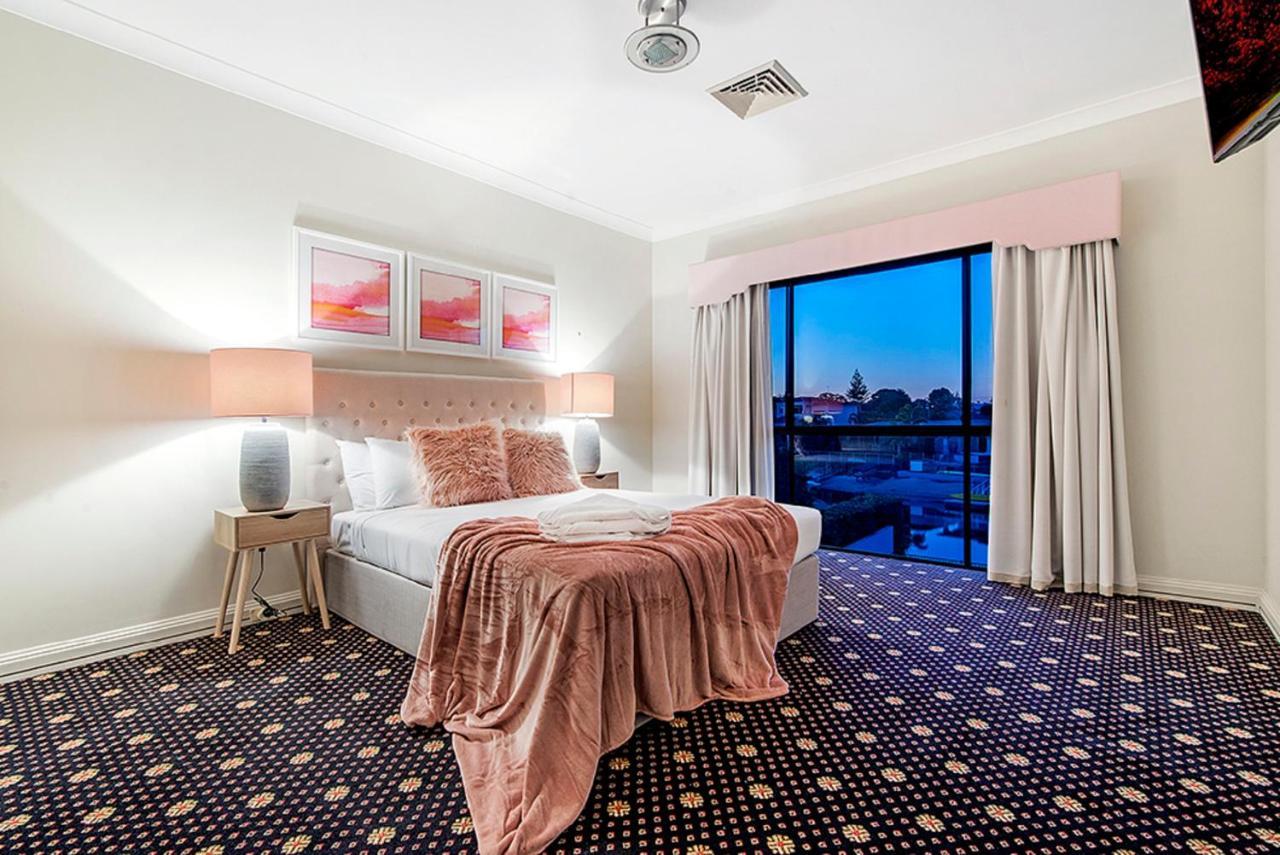 Holidays House Almafi Drive Surfers Paradise Holiday home Gold Coast