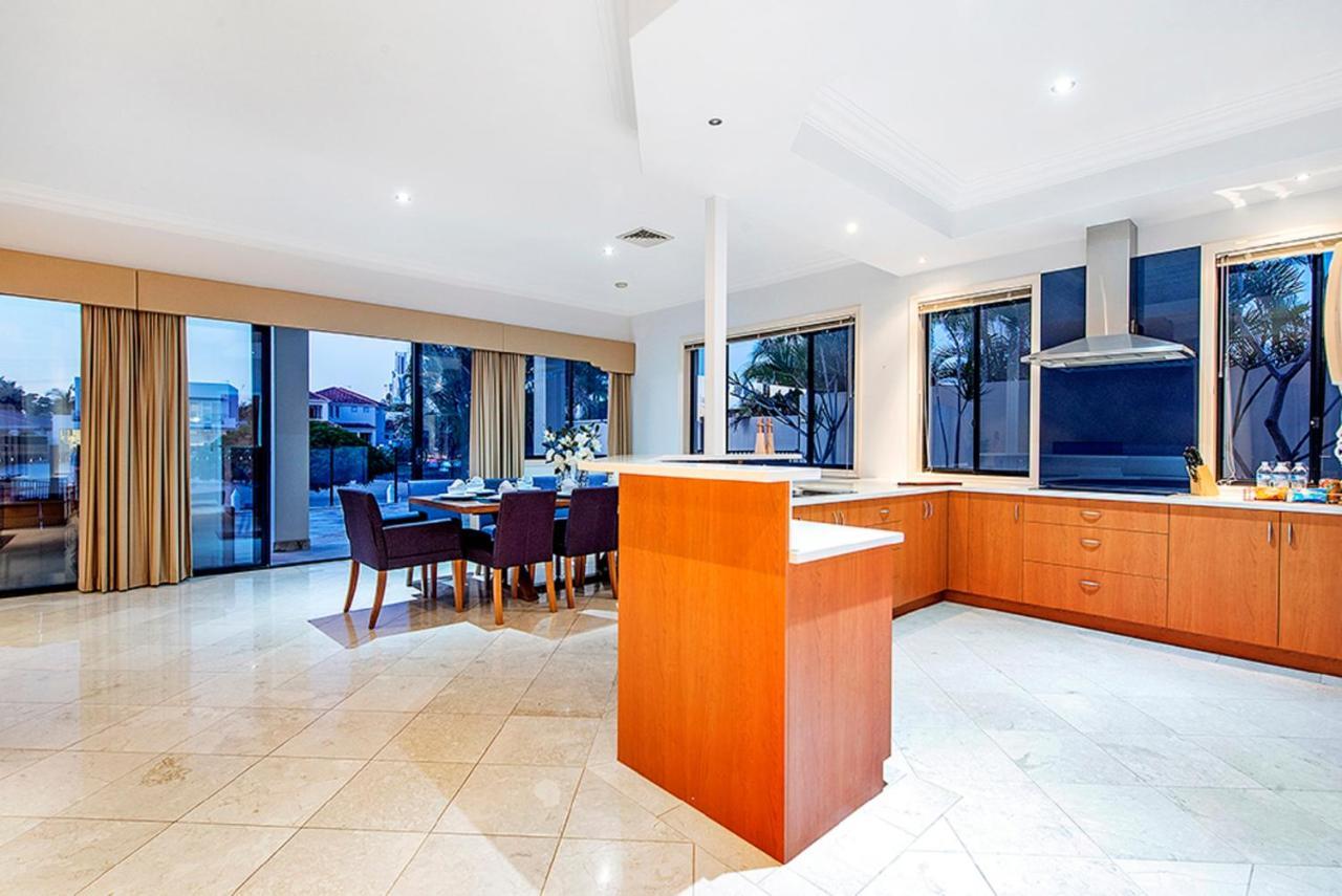 Holidays House Almafi Drive Surfers Paradise Holiday home