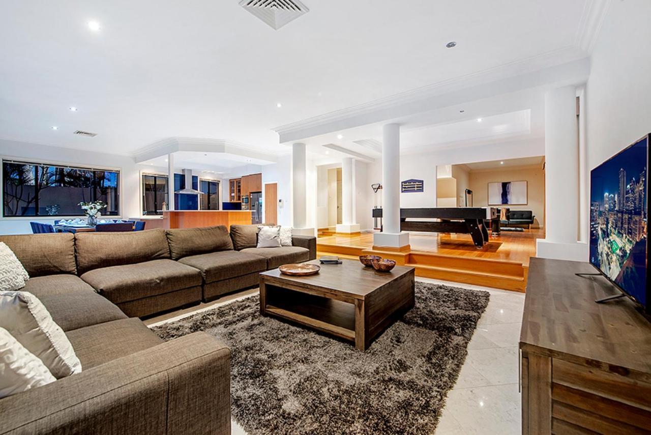 Holidays House Almafi Drive Surfers Paradise * Gold Coast