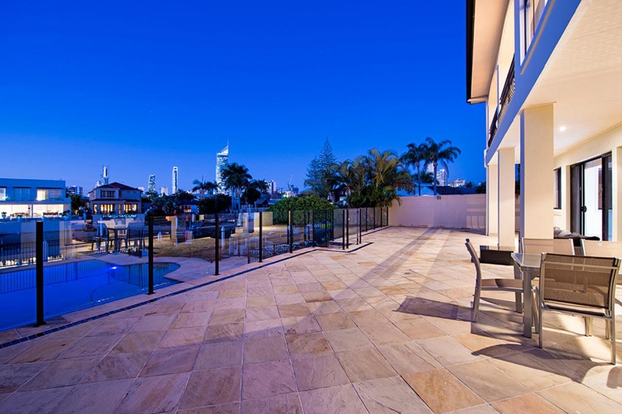Holidays House Almafi Drive Surfers Paradise