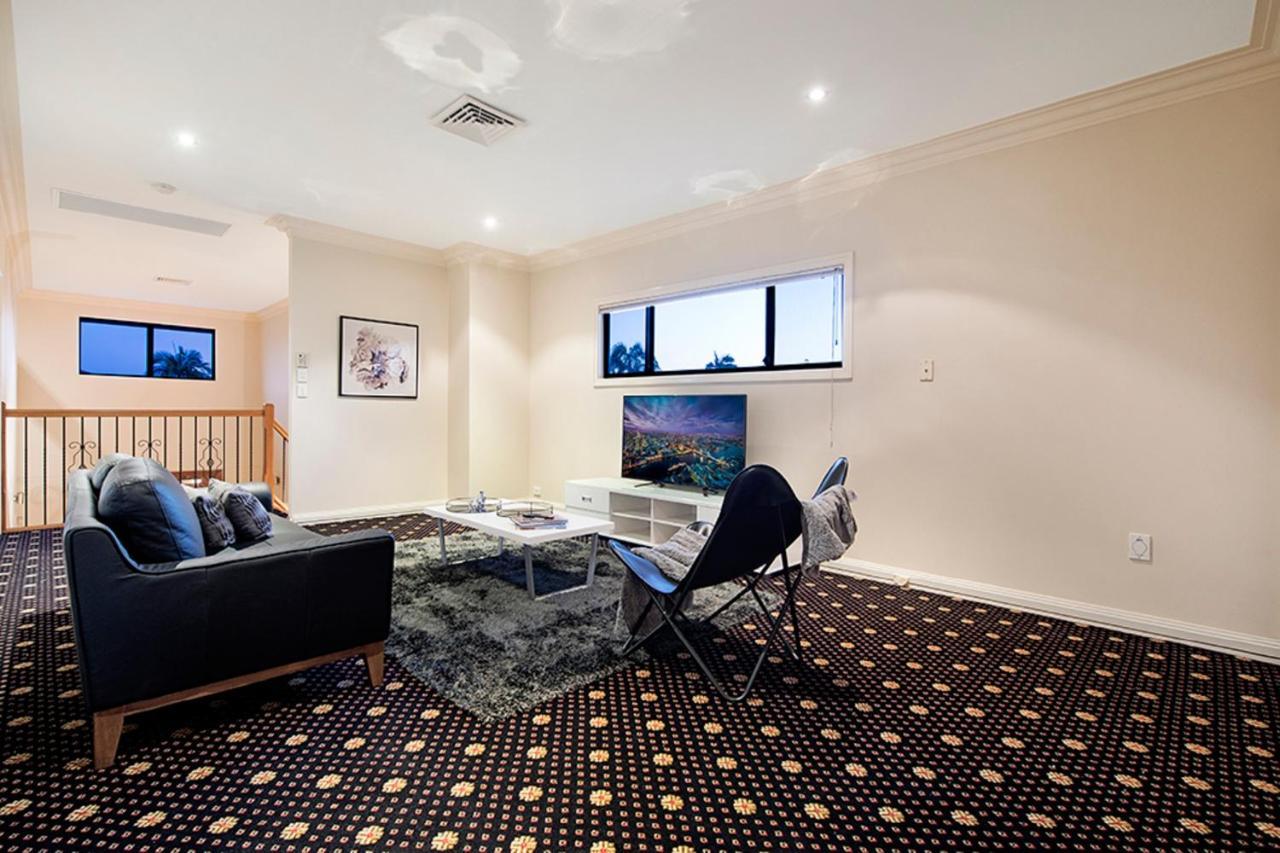 Holidays House Almafi Drive Surfers Paradise Holiday home