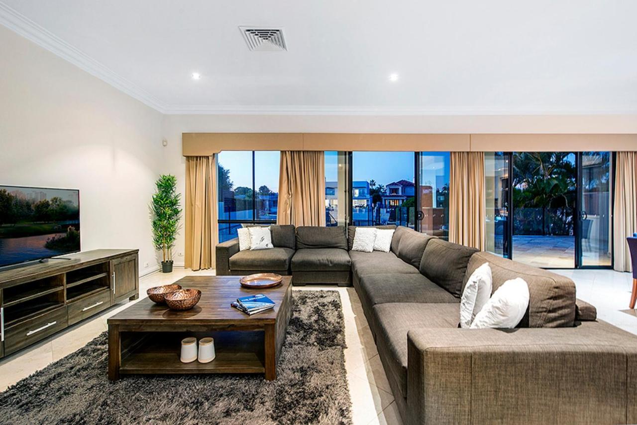 Holidays House Almafi Drive Surfers Paradise Holiday home *