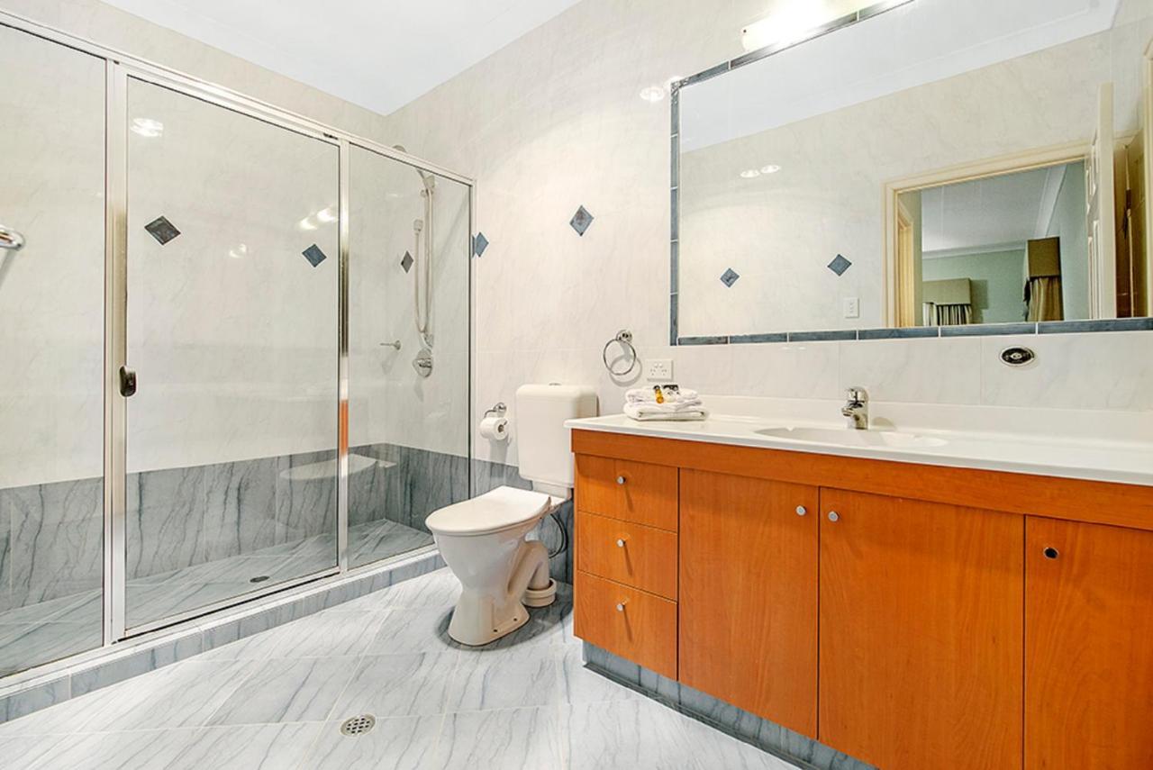 Holidays House Almafi Drive Surfers Paradise Holiday home Gold Coast