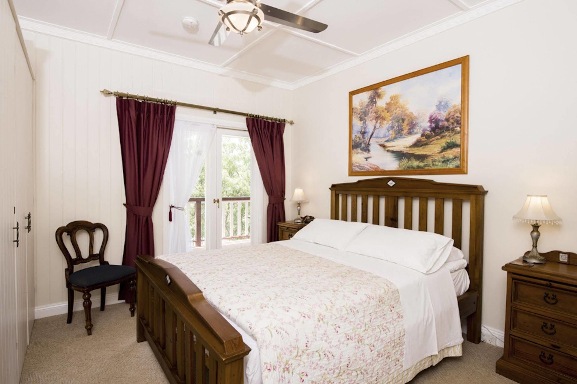 Hilltop On Tamborine Guest house