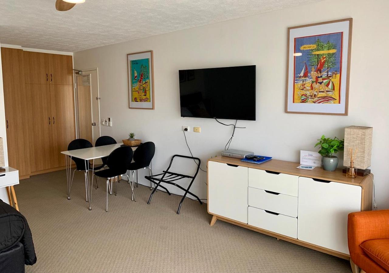 Outrigger Burleigh Hotel 3*