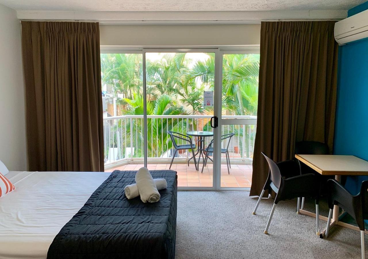 Outrigger Burleigh Hotel 3*