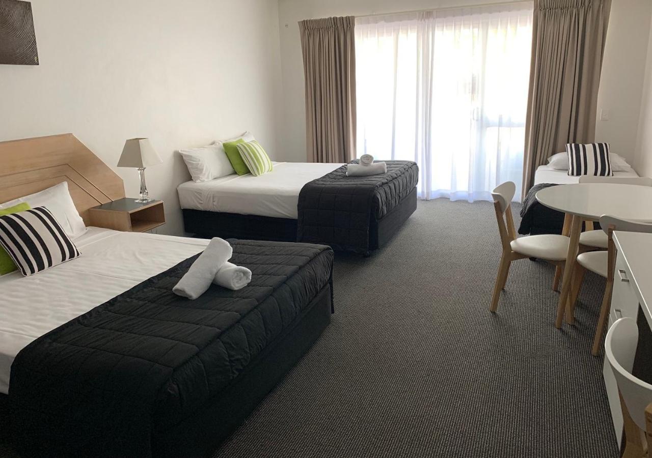 Outrigger Burleigh Hotel Gold Coast
