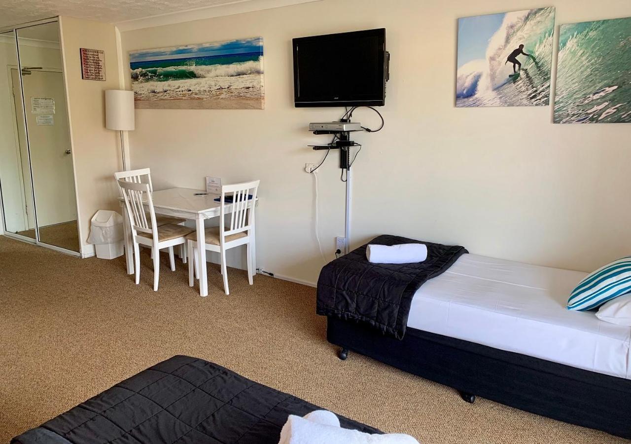 Outrigger Burleigh Hotel 3*