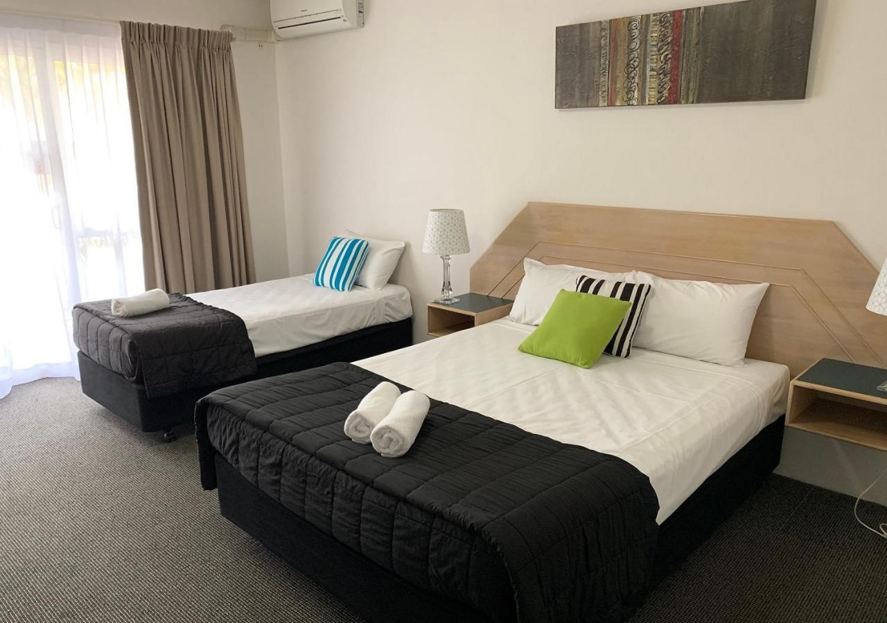 Outrigger Burleigh Hotel 3*