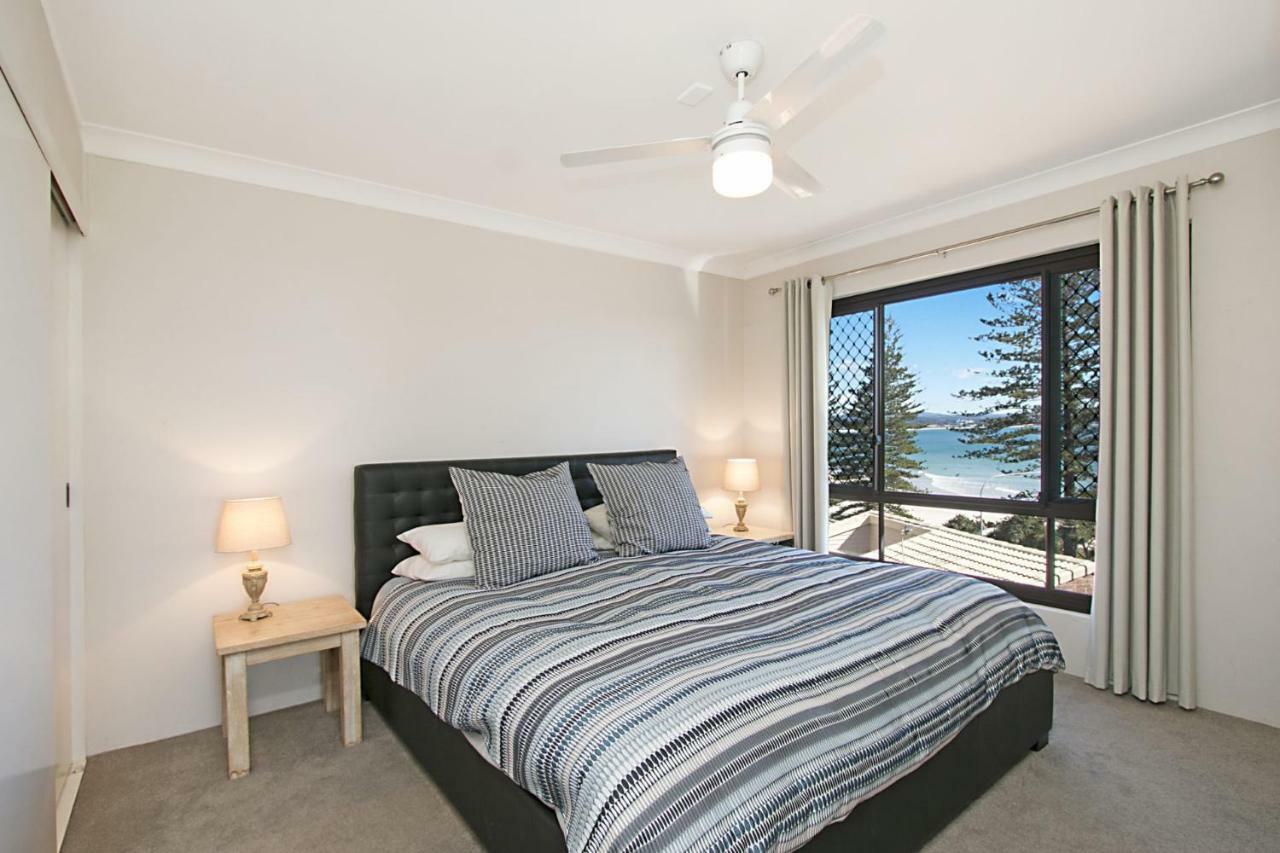 Holiday home Rainbow End Unit 4 Balcony With Ocean Views Overlooking Rainbow Bay Coolangatta *
