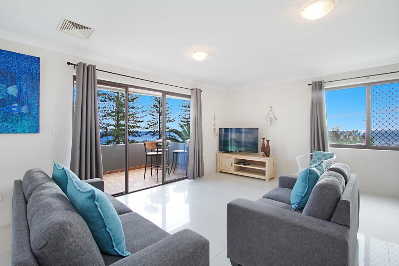 Holiday home Rainbow End Unit 4 Balcony With Ocean Views Overlooking Rainbow Bay Coolangatta *