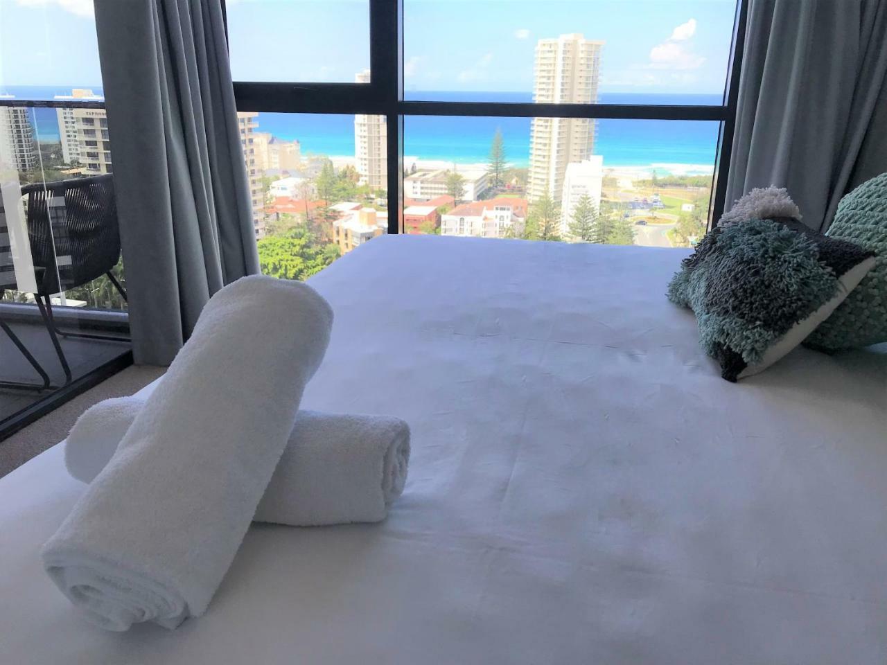 Apartment Qube Broadbeach Ocean View