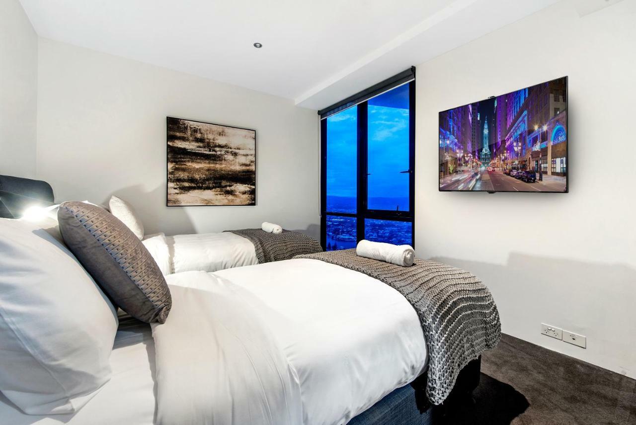 Circle On Cavill, And Sub Penthouses - We Accommodate *