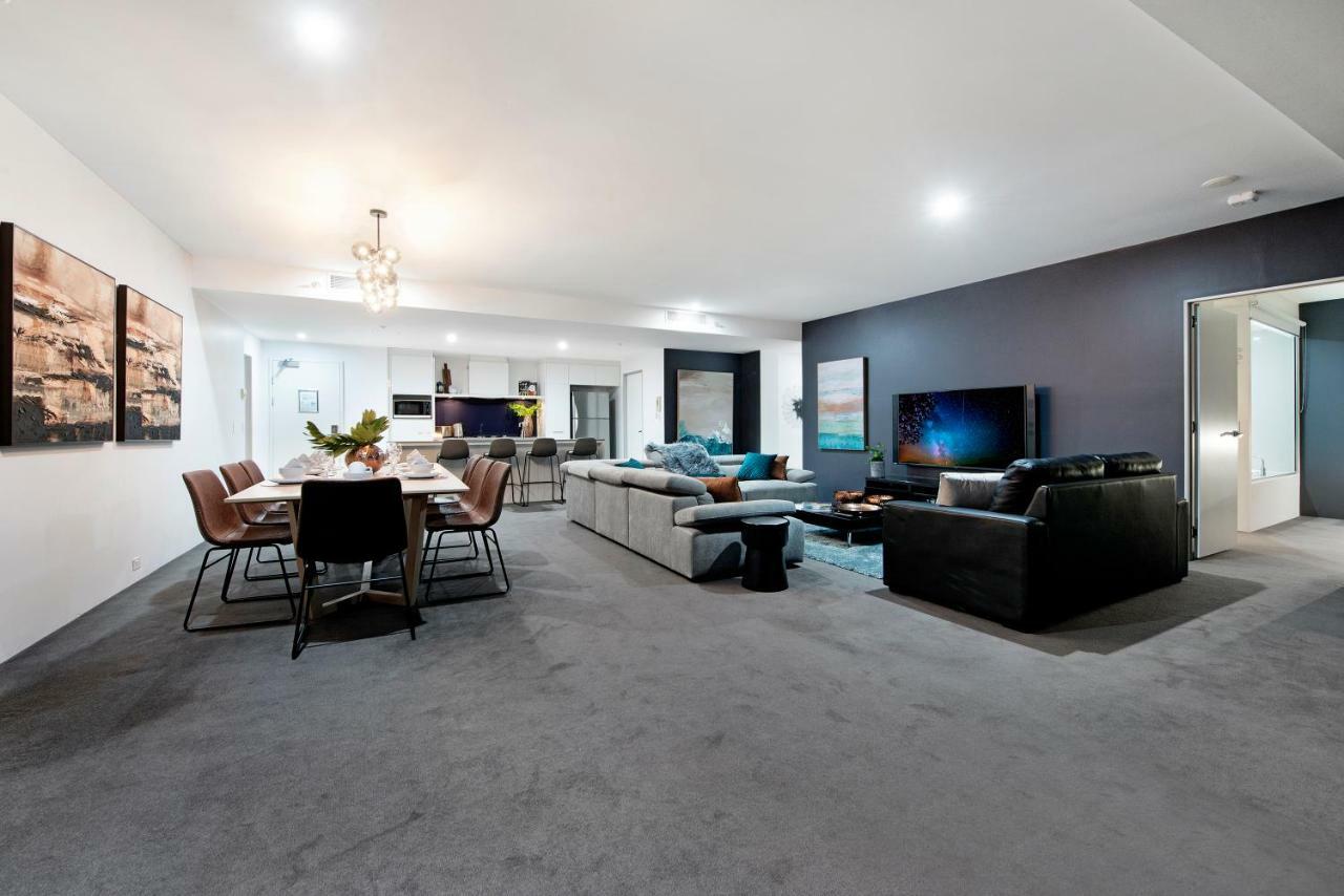Circle On Cavill, And Sub Penthouses - We Accommodate Apartamento