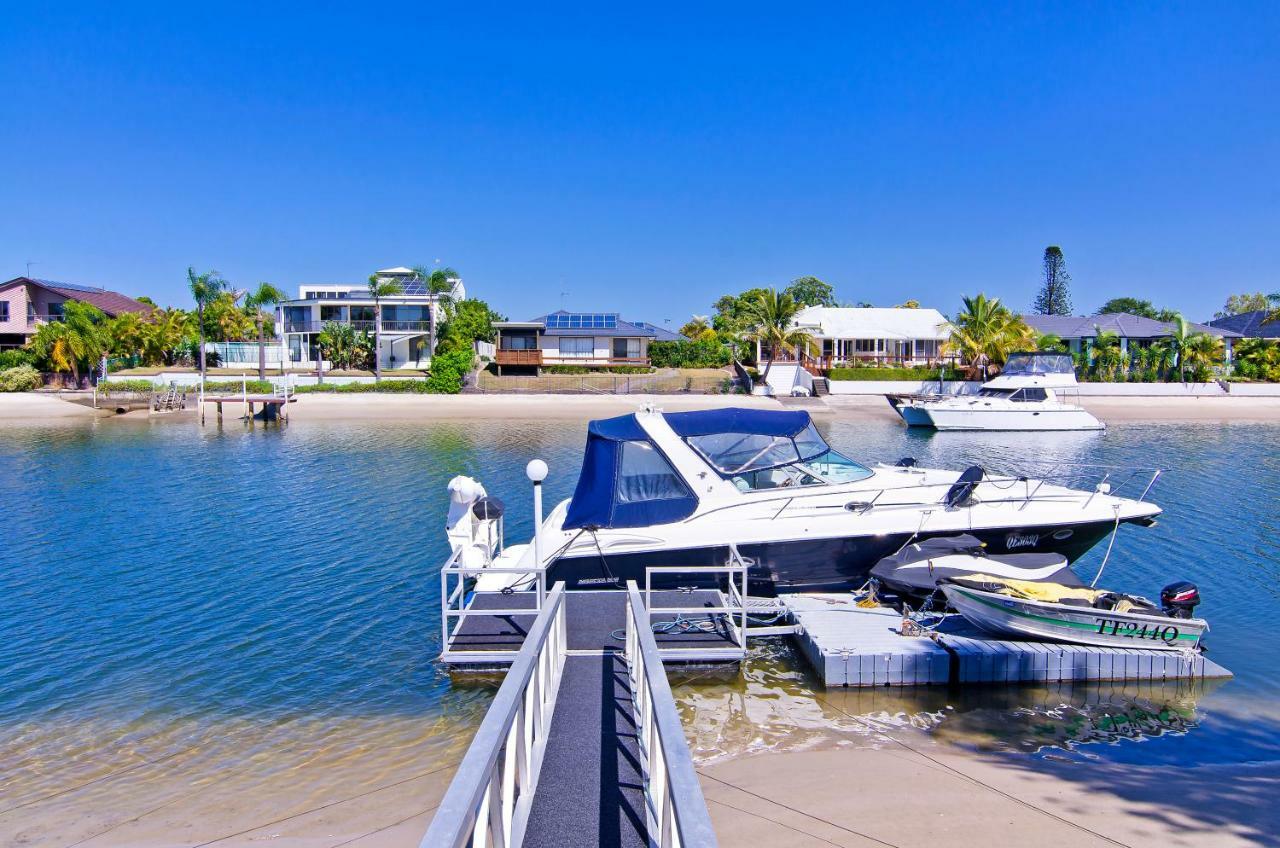 Seaclusion 5 Bed Waterfront, Sleeps 12 Holiday home *