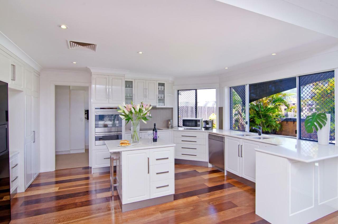 Holiday home Seaclusion 5 Bed Waterfront, Sleeps 12 *
