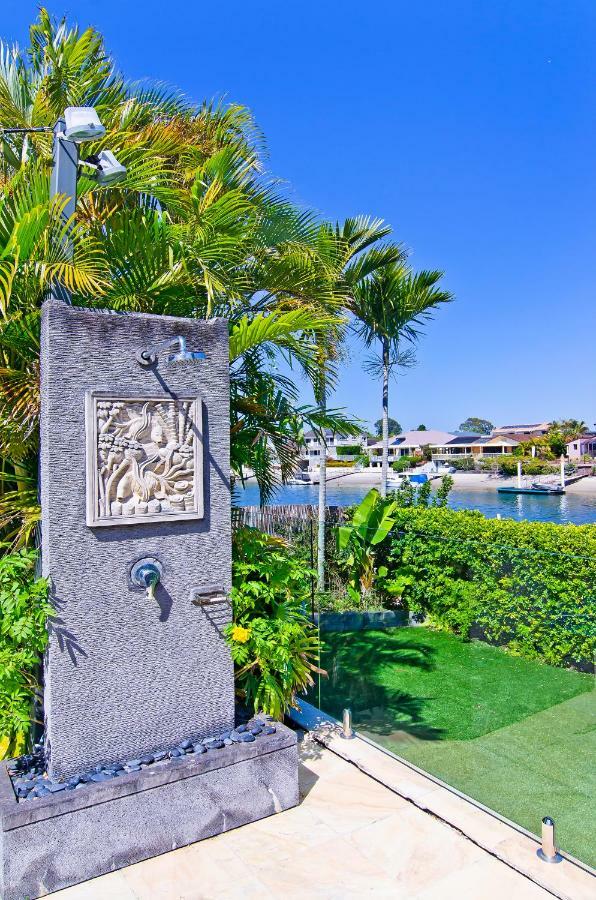 Seaclusion 5 Bed Waterfront, Sleeps 12 *
