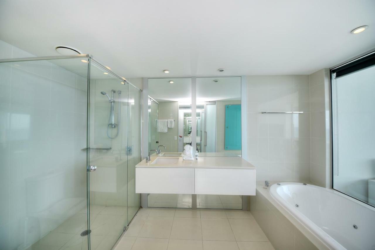 Deluxe Private In Surfers Paradise
