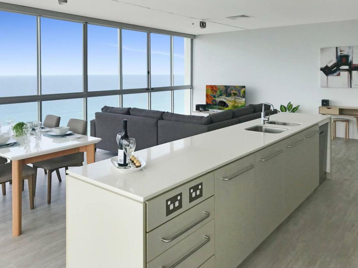 Apartment Air On Broadbeach With Stunning Ocean Views *