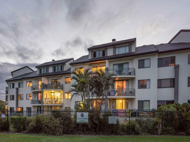 Aparthotel Currumbin Sands On The 4*