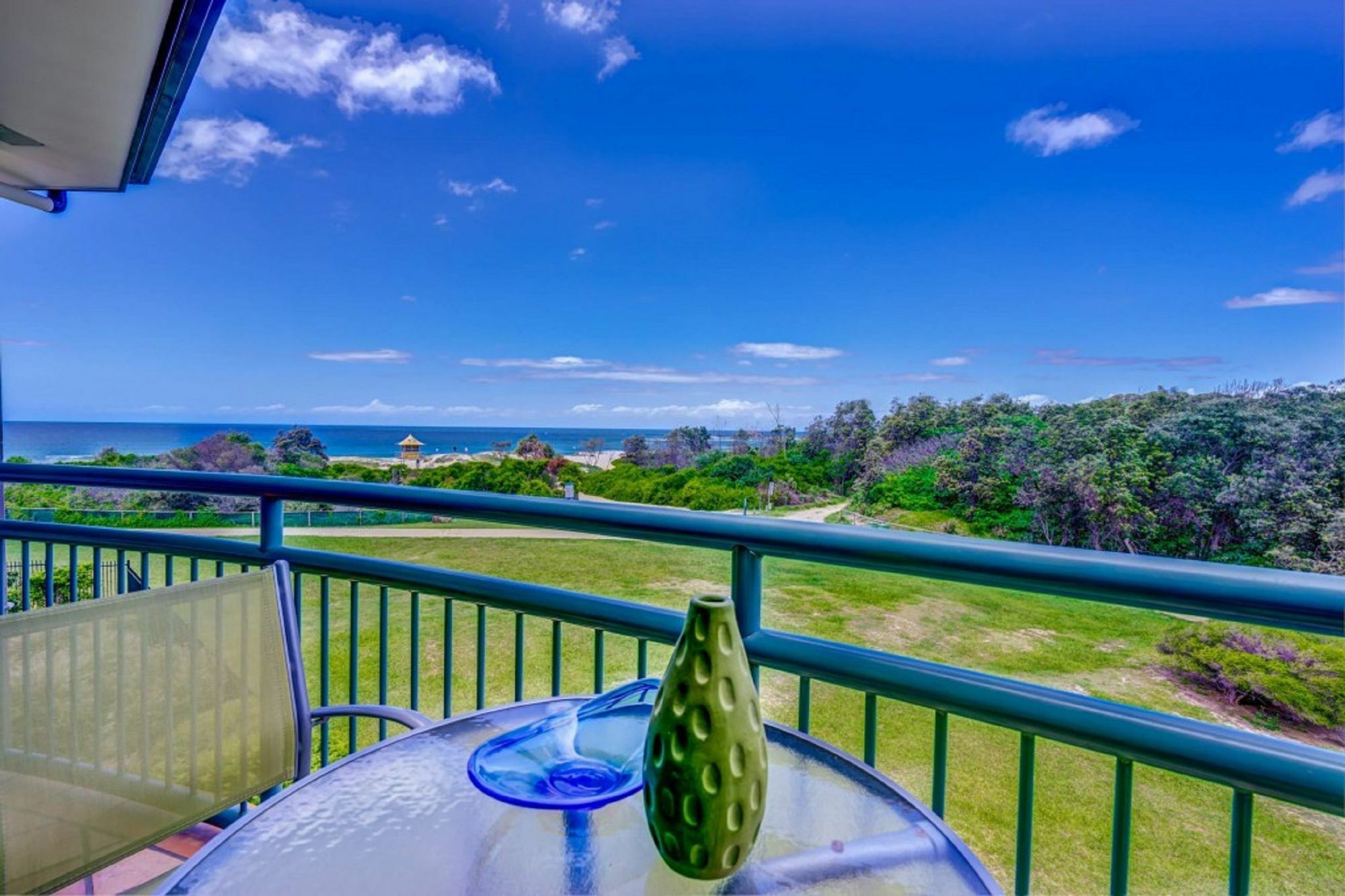 Aparthotel Currumbin Sands On The 4*
