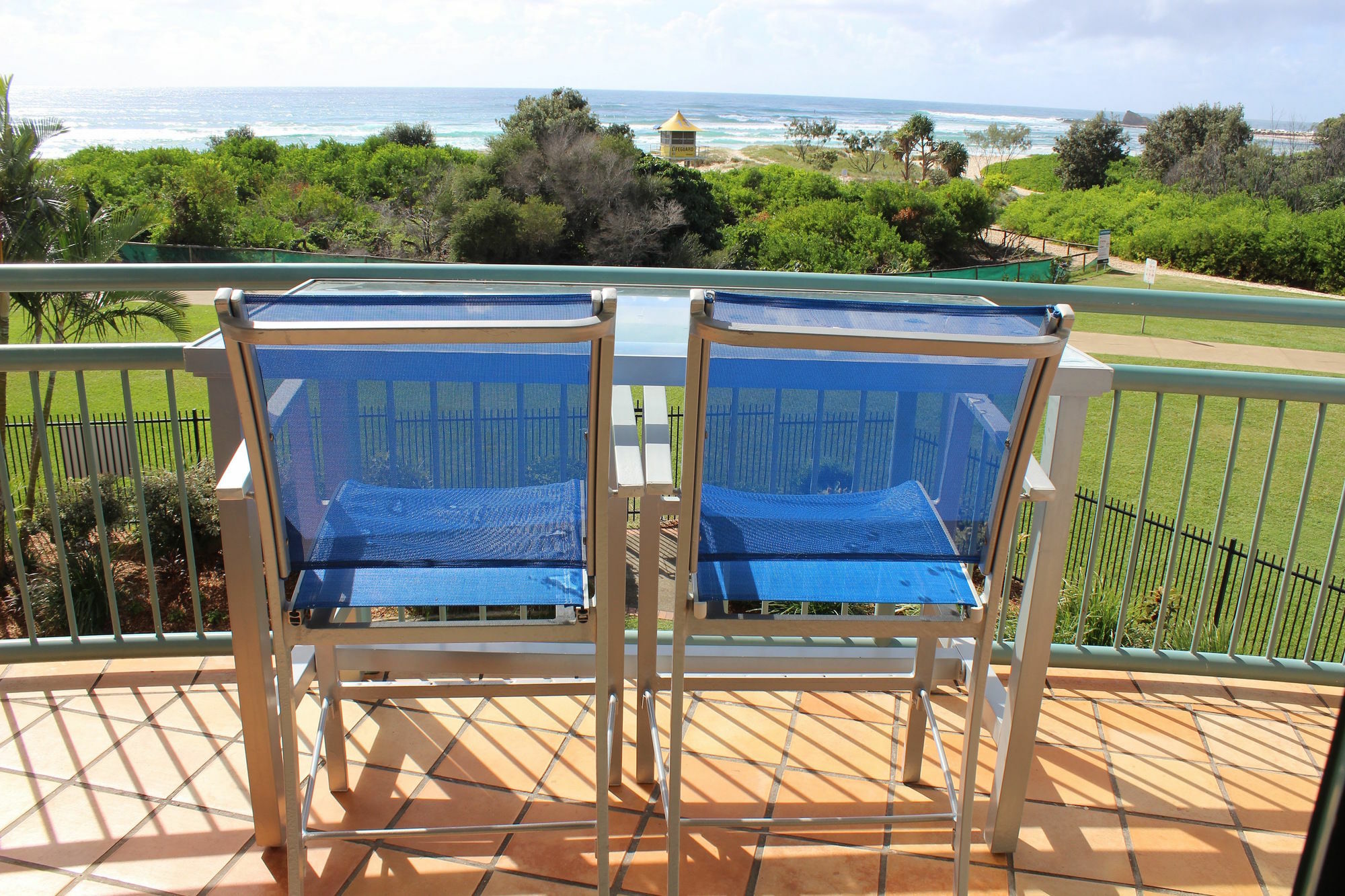 Aparthotel Currumbin Sands On The 4*