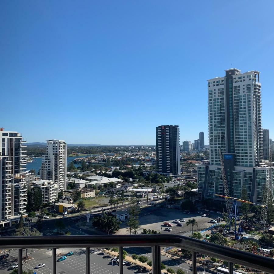 Apartment High Floor Ocean View At Surfers Paradise - *