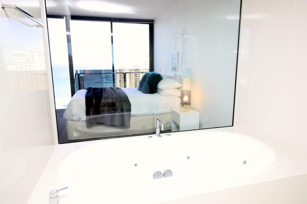 Cavill Avenue Luxury Private Apartment
