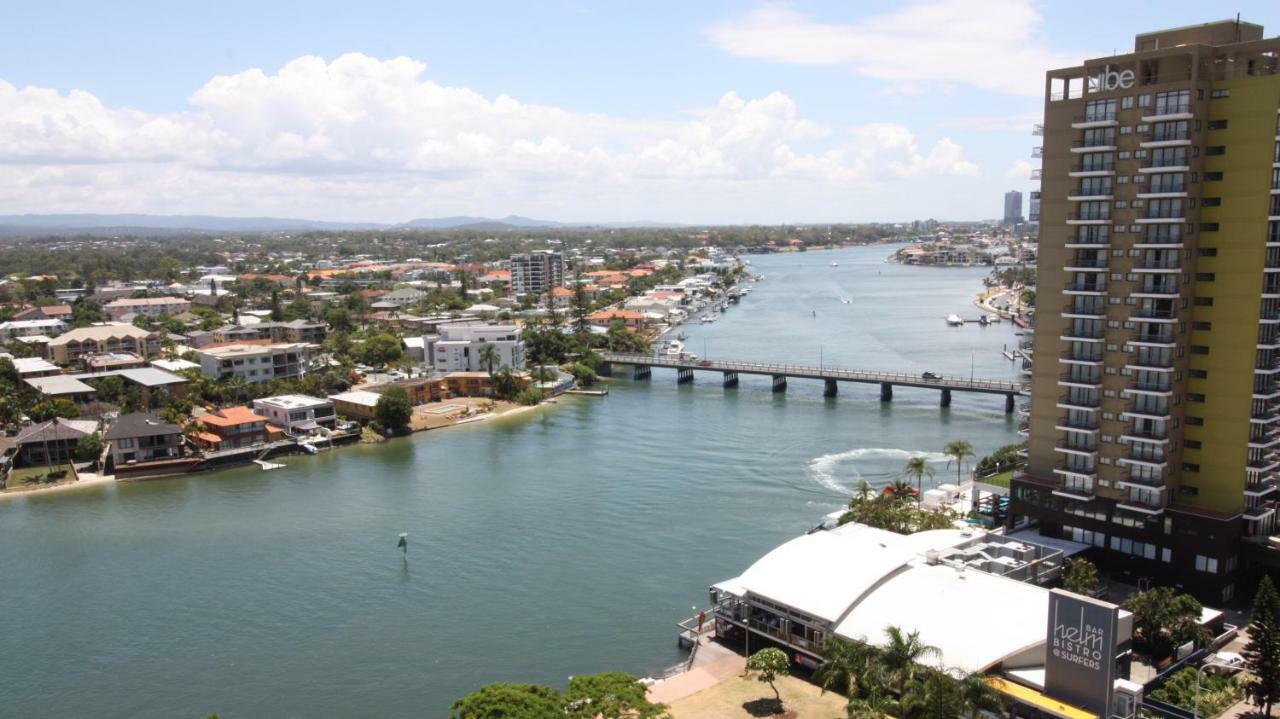 Cavill Avenue Luxury Private Apartment *
