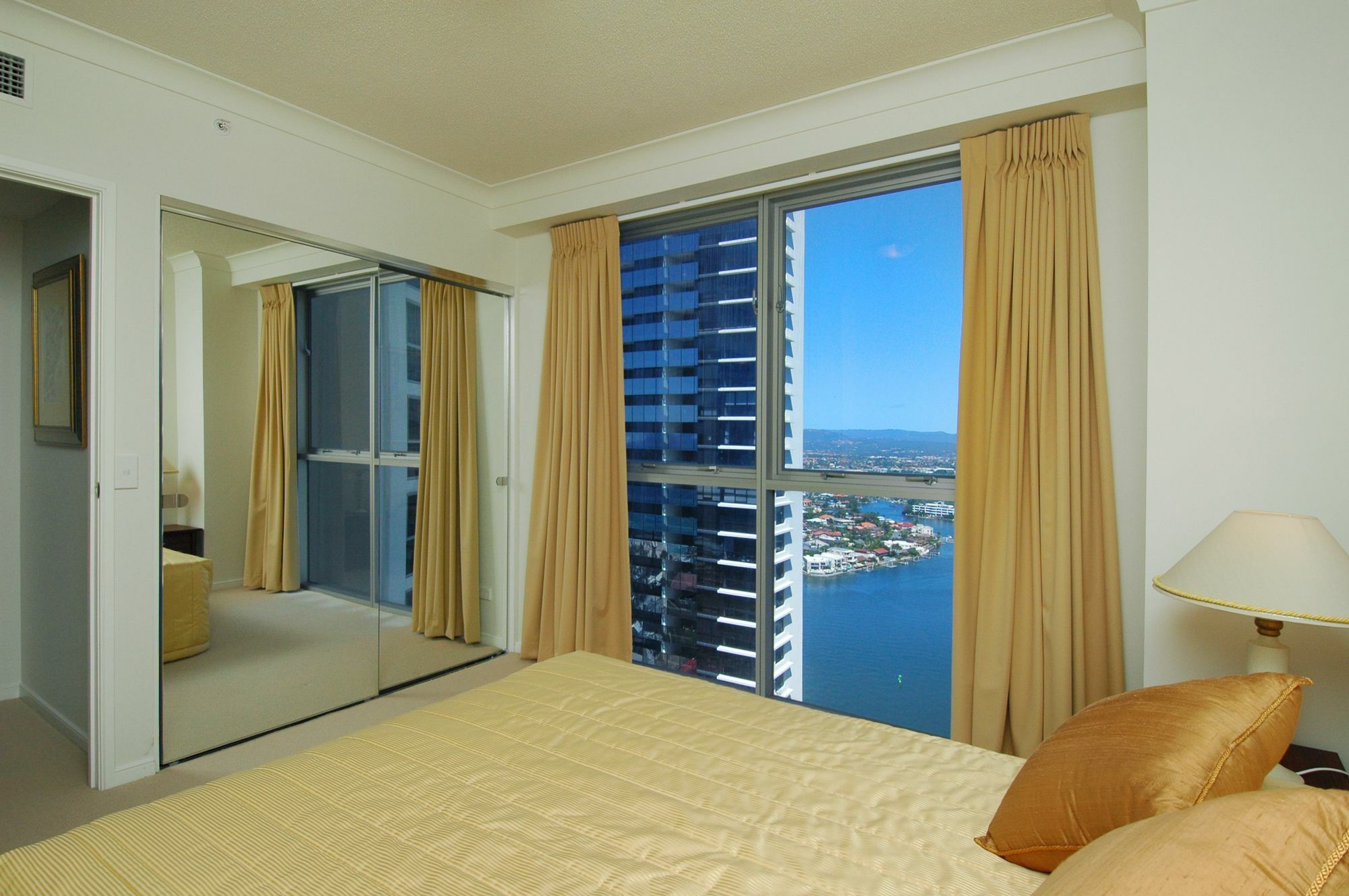 Chevron Renaissance - Hr Surfers Paradise *