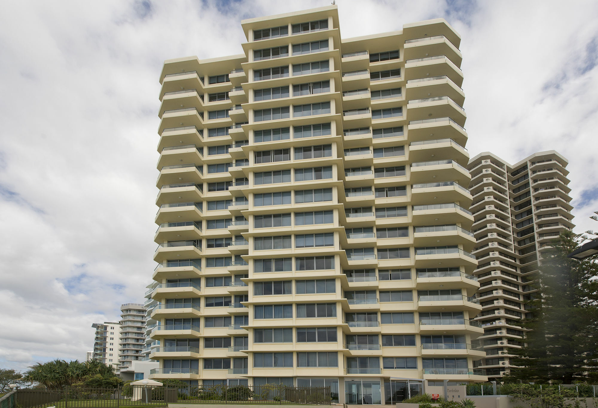 Aparthotel Berkeley On The Gold Coast