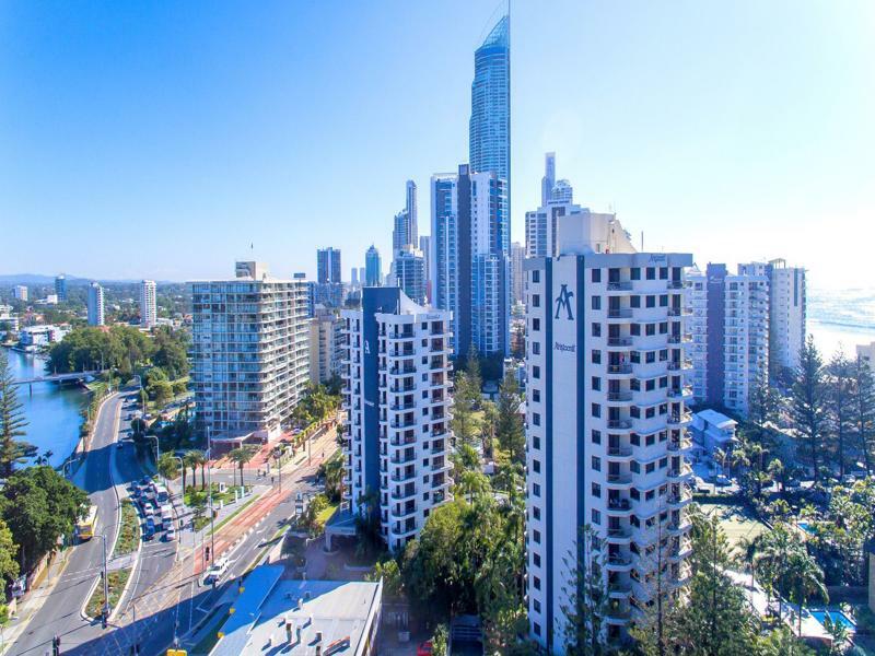 Aristocrat 3* Gold Coast