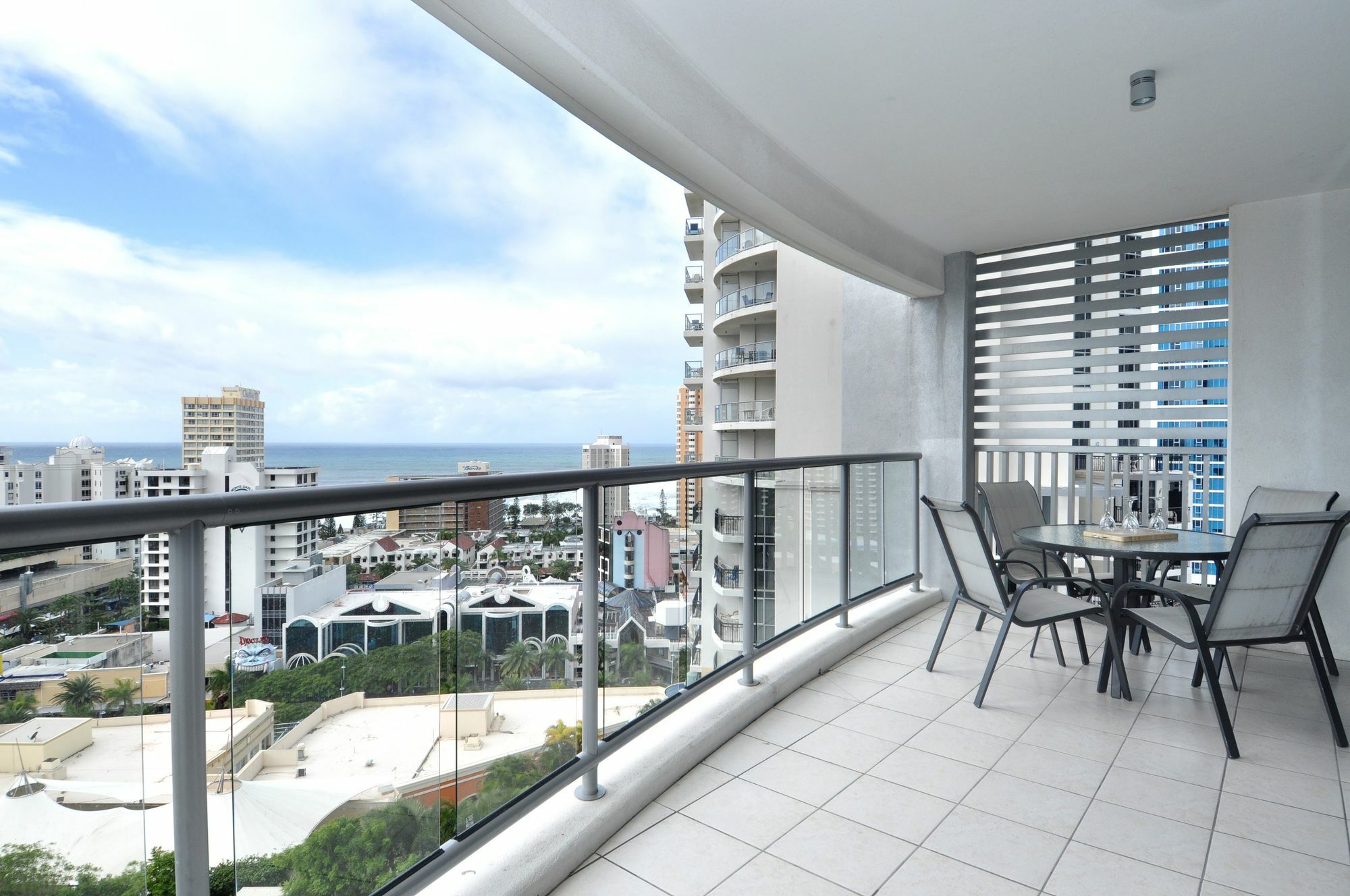 Chevron Renaissance - Hr Surfers Paradise Gold Coast