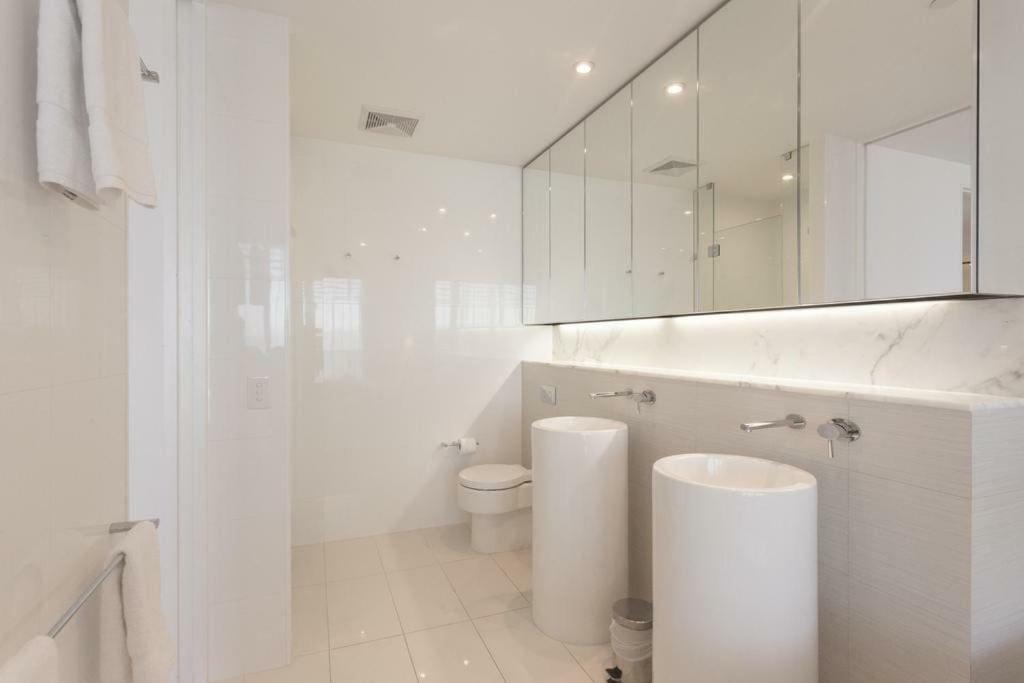 Luxury 3 Bedroom In Heart Of Broadbeach Apartment