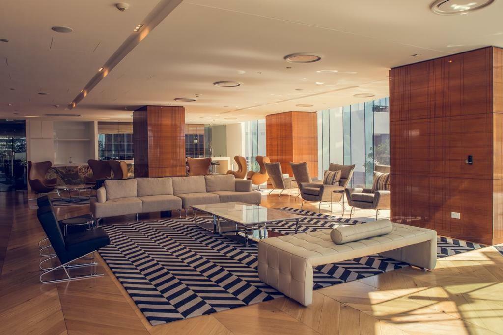 Luxury 3 Bedroom In Heart Of Broadbeach Apartment *