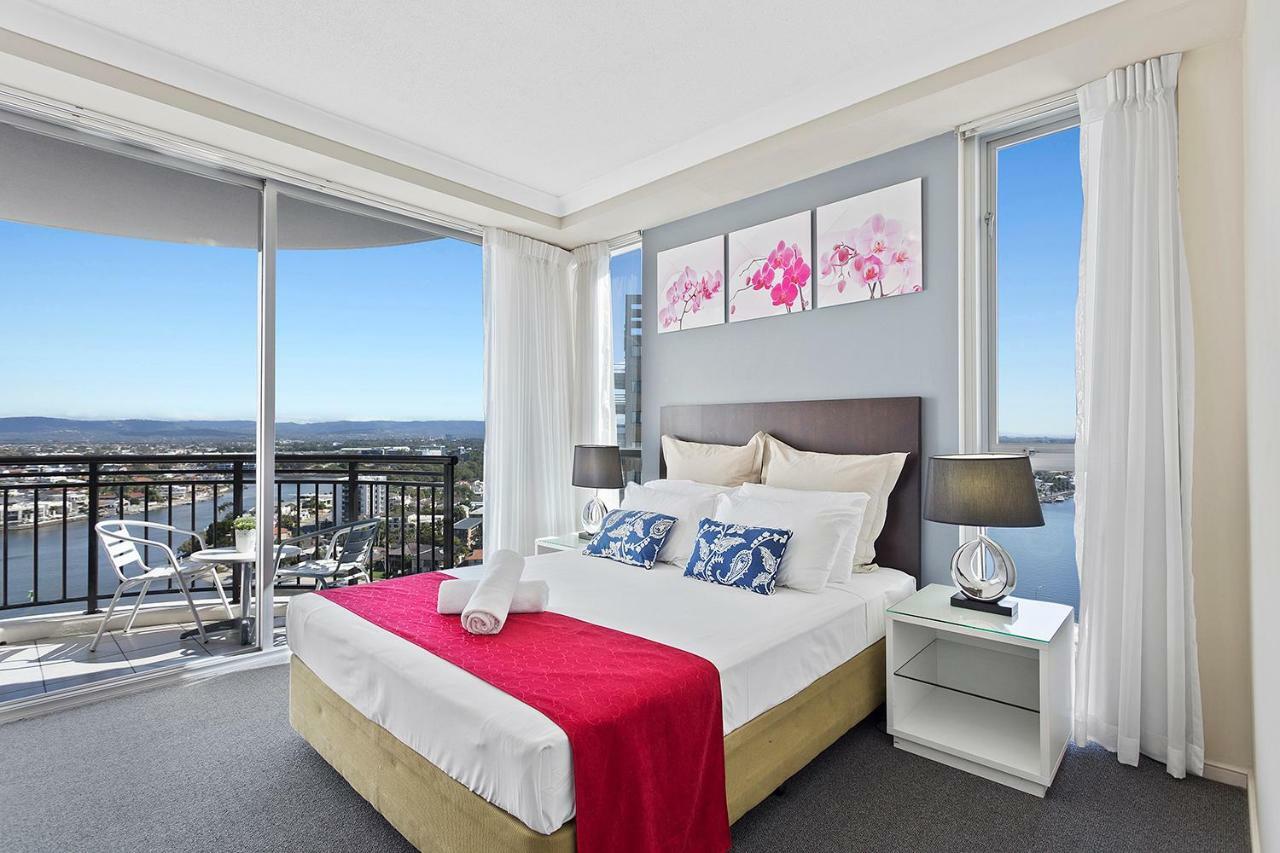 Beach - Ocean & Riverview Chevron Renaissance Central Surfers Paradise Apartment *