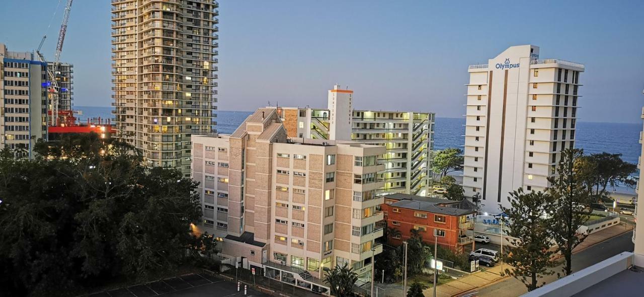 Studio 100 Meters From Beach At Surfers Paradise Hotel