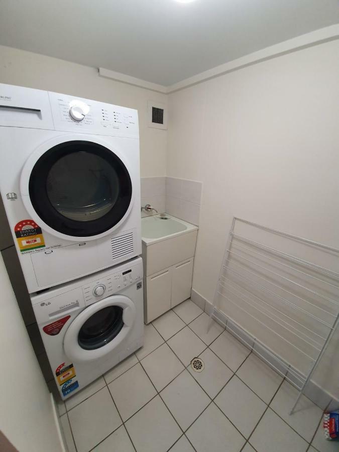 Kupari Surfers Paradise Apartment *