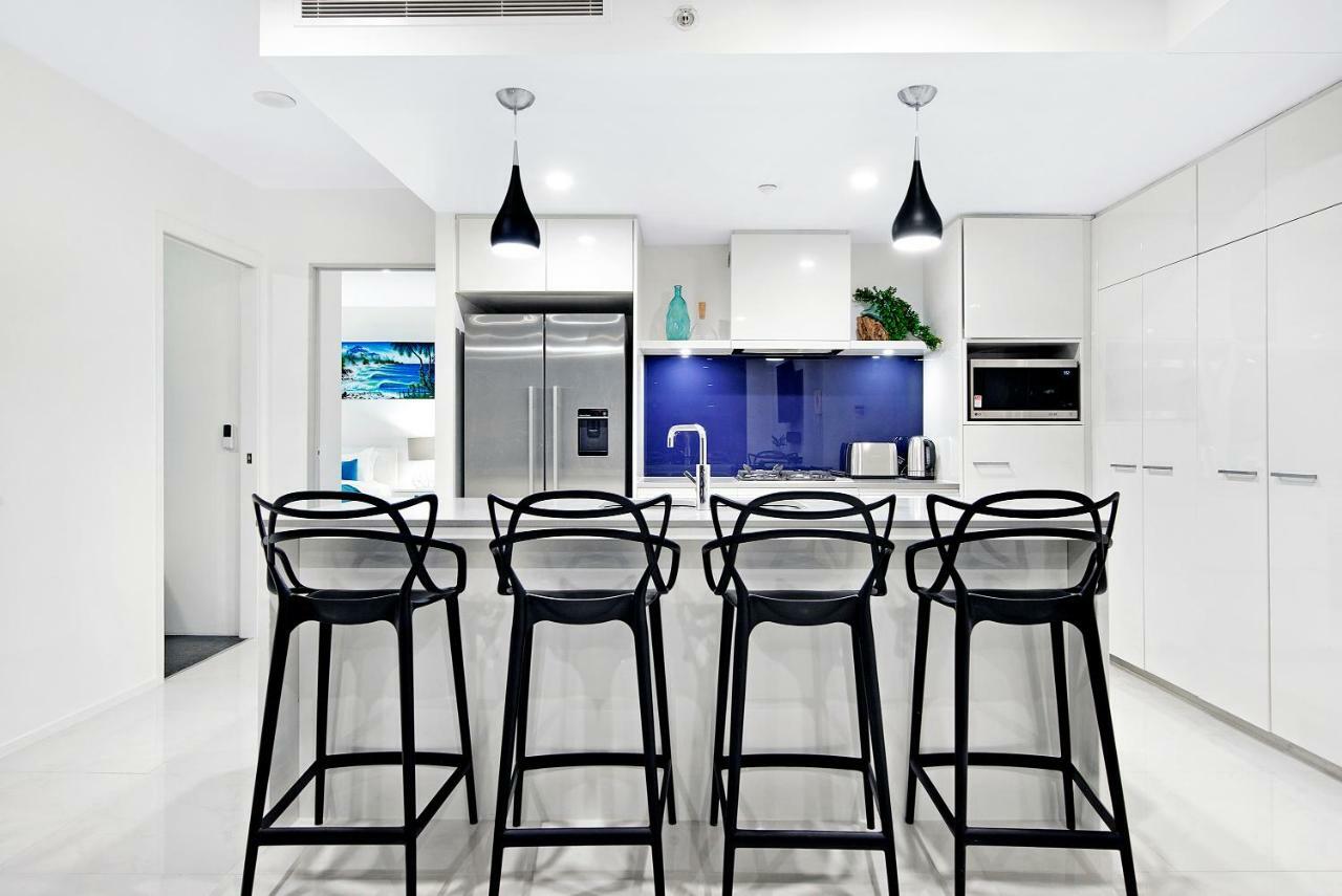 Circle On Cavill, And Sub Penthouses - We Accommodate