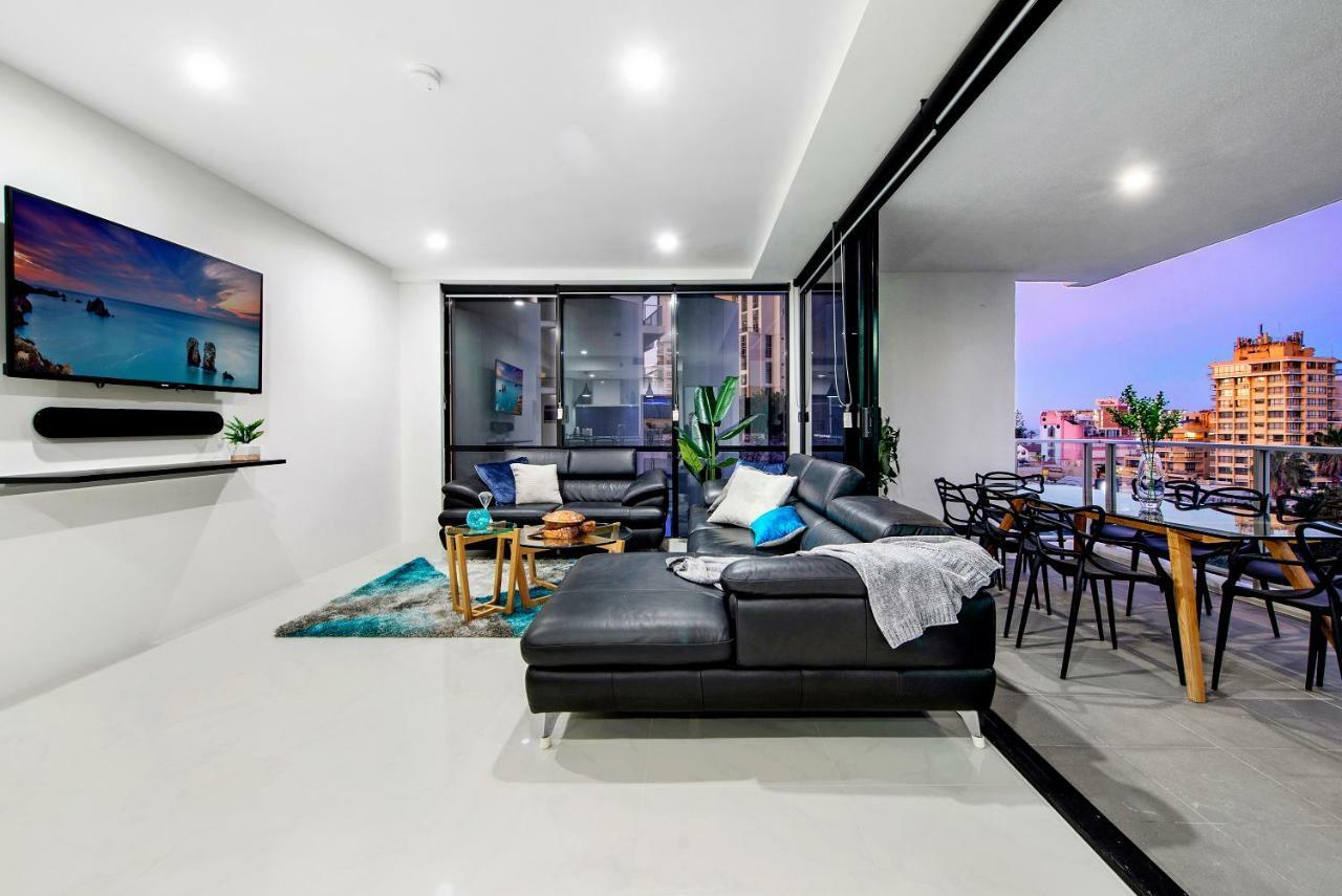 Circle On Cavill, And Sub Penthouses - We Accommodate