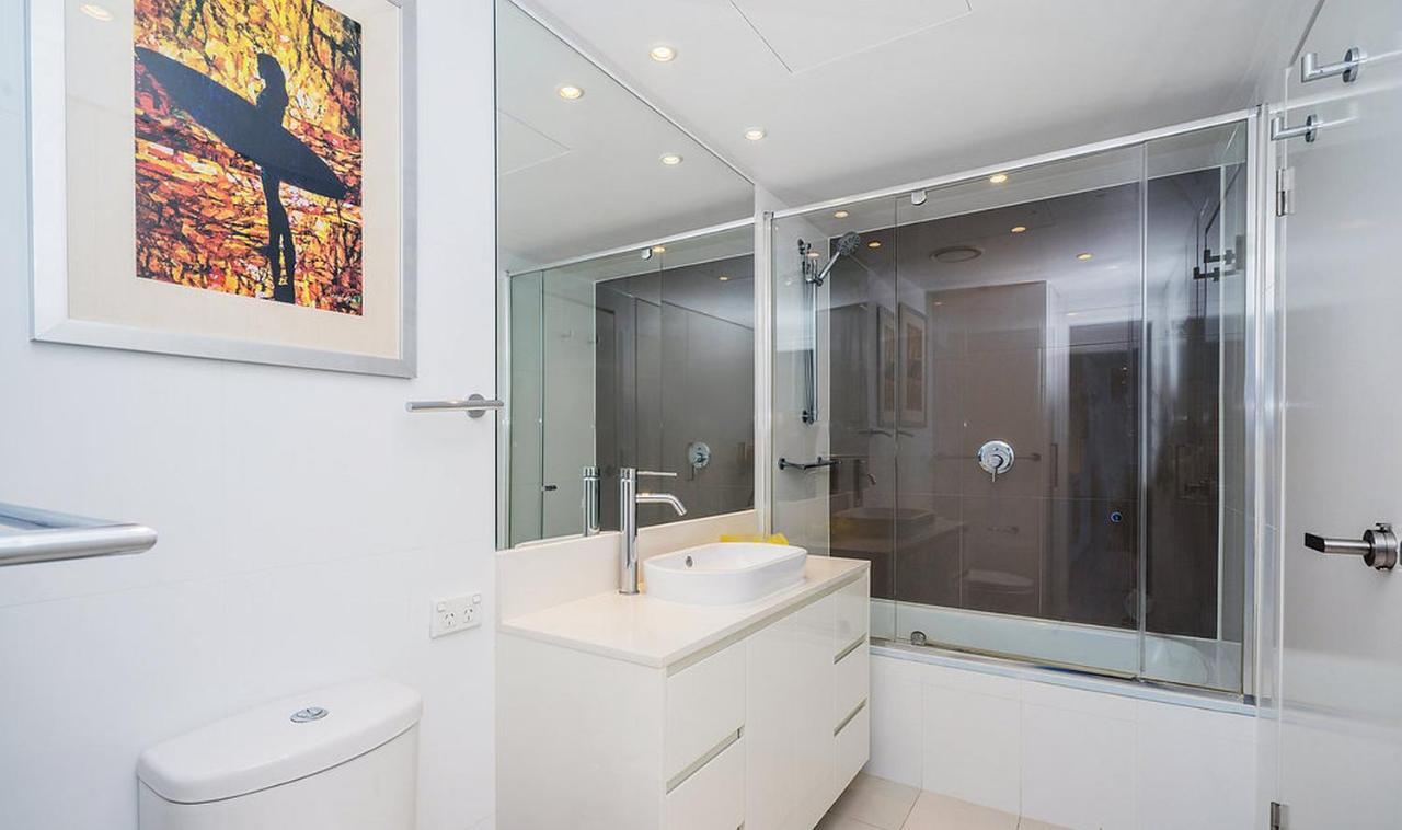 Pelicanstay In Surfers Paradise Apartment