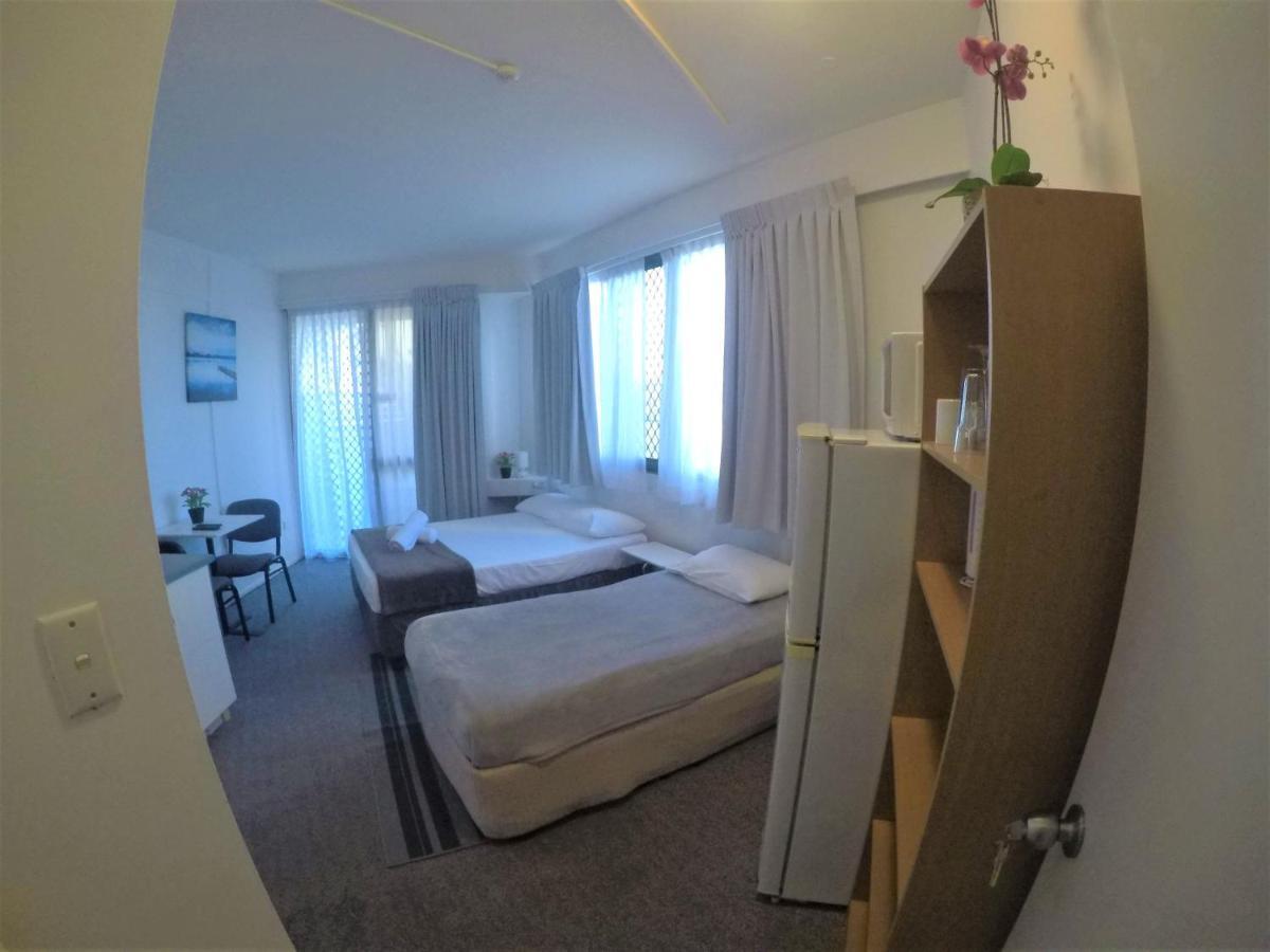 Aloha Surfers Paradise! * Gold Coast