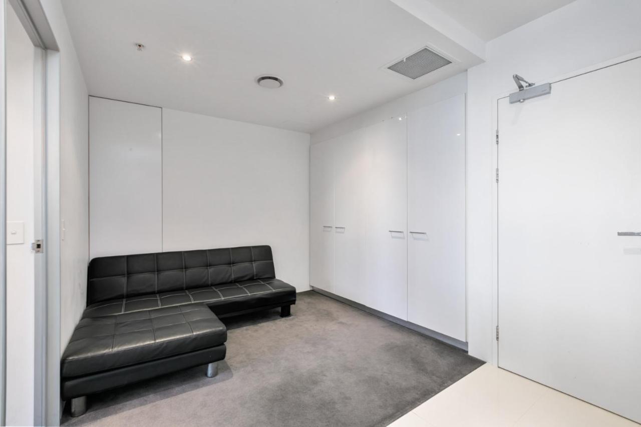 Circle On Cavill, And Sub Penthouses - We Accommodate Apartamento