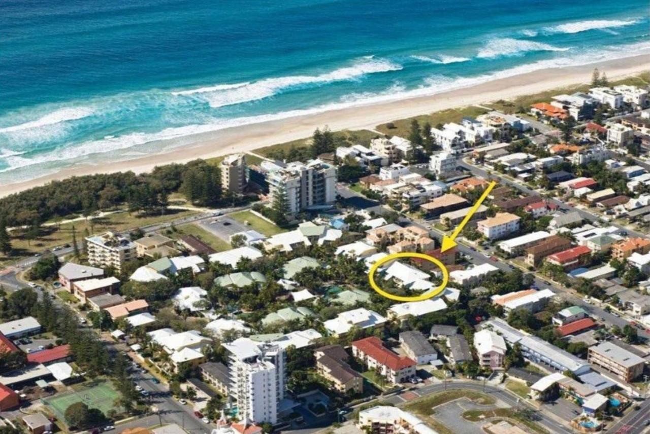 Gorgeous 4 Bed Beachside - Diamond Gold Coast